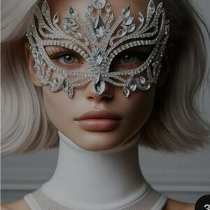 Elegant Silver Masquerade Mask